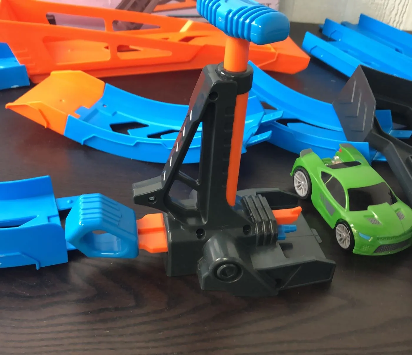 Air Chargers Twisted Turn Crashway Playset