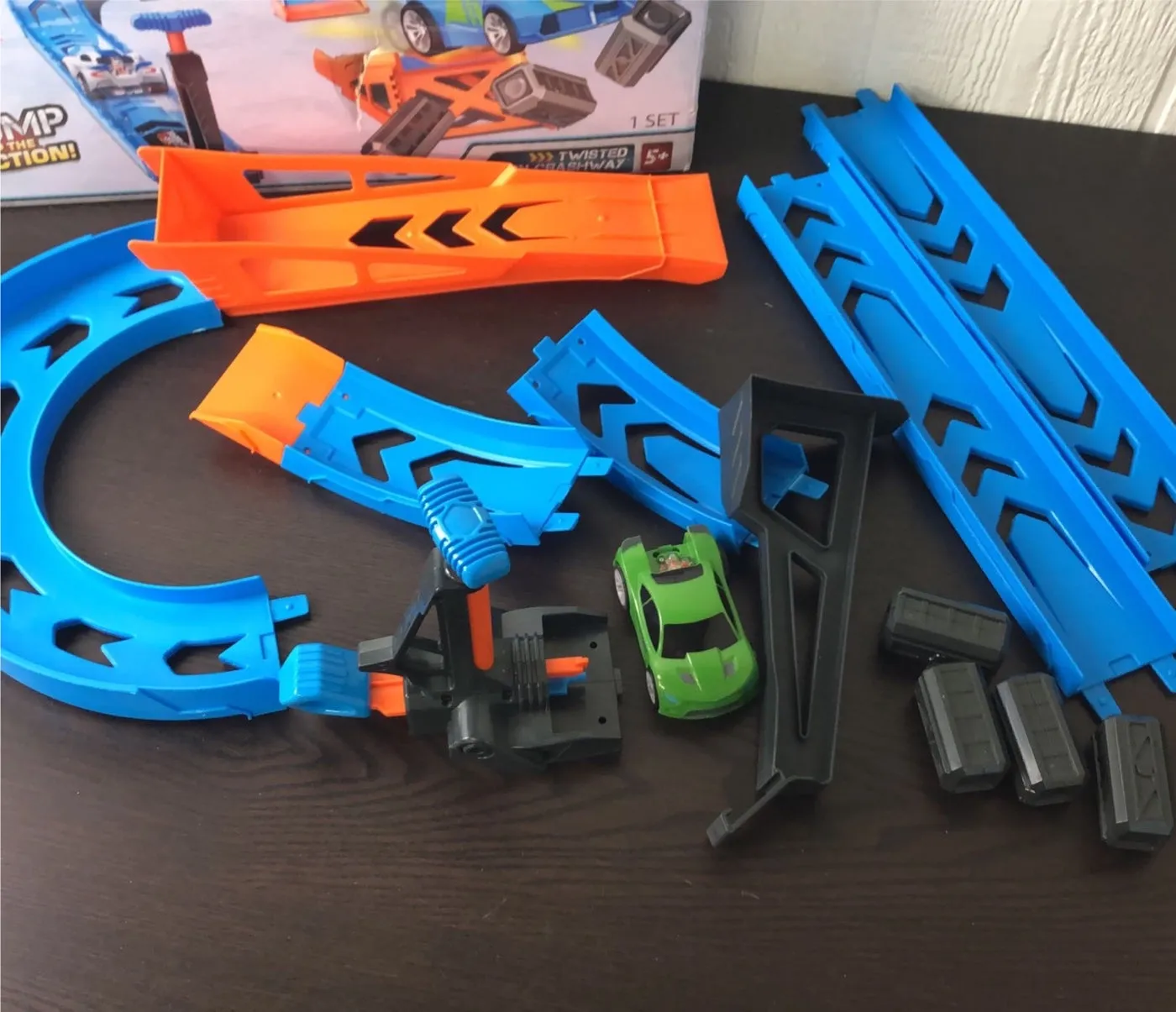 Air Chargers Twisted Turn Crashway Playset