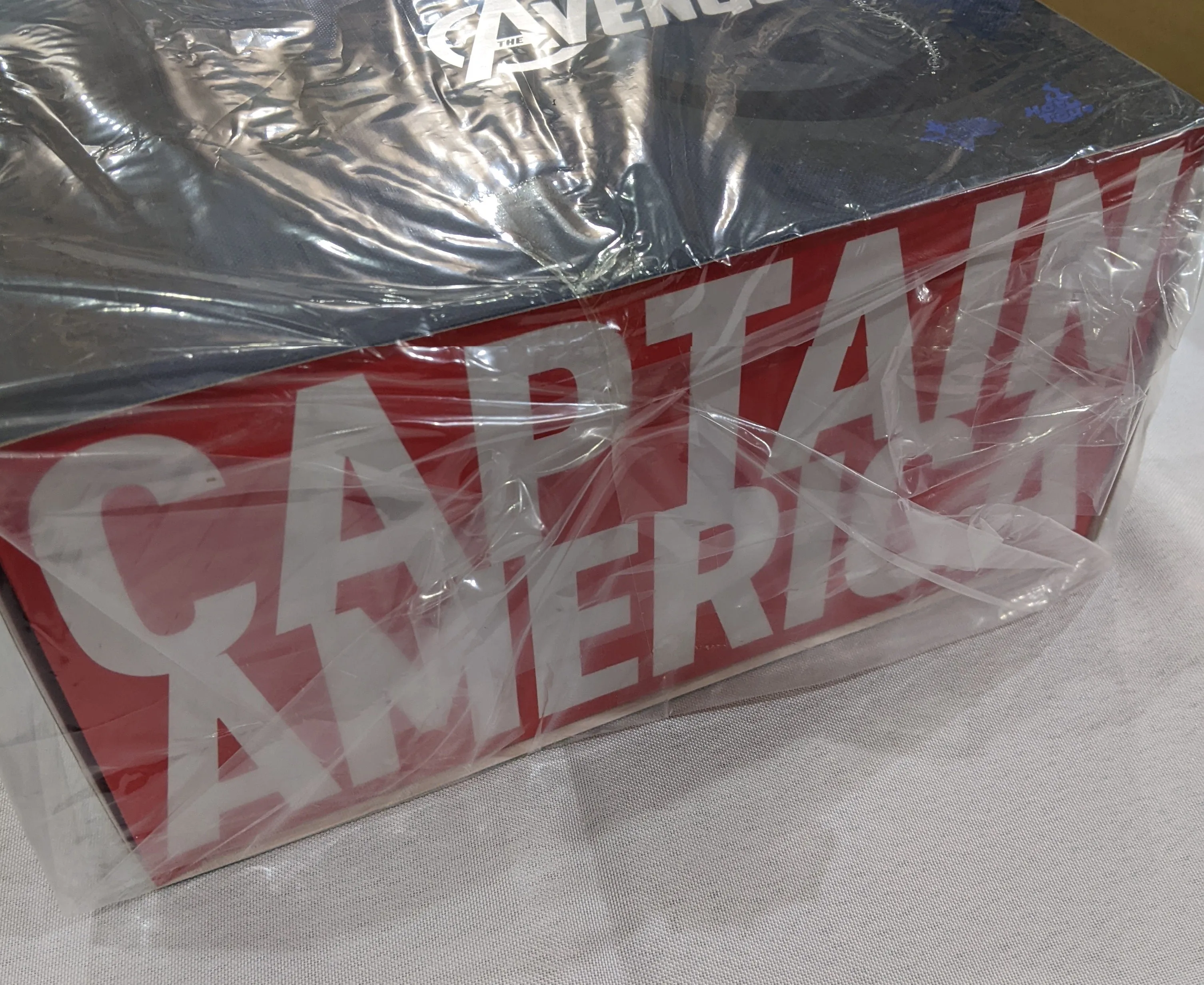 Hot Toys 1/6 The Avengers Captain America Sixth Scale Figure MMS174