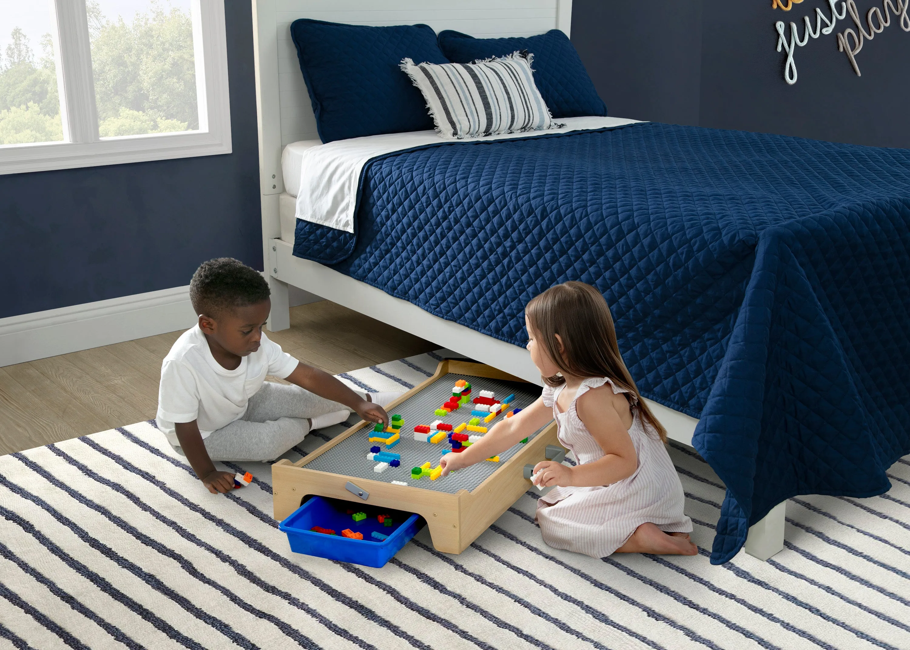 Play N Store Building Bricks Play Table with 100  Play Bricks Included